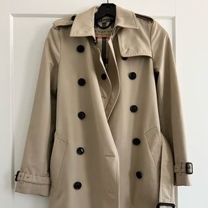 Burberry trench coat - women’s size US 2